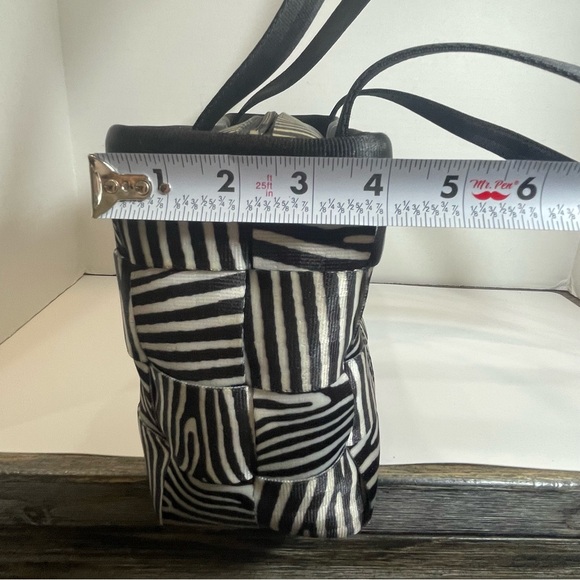 Harvey’s original seatbelt bag Zebra print tote. Pre-owned. - Picture 15 of 16